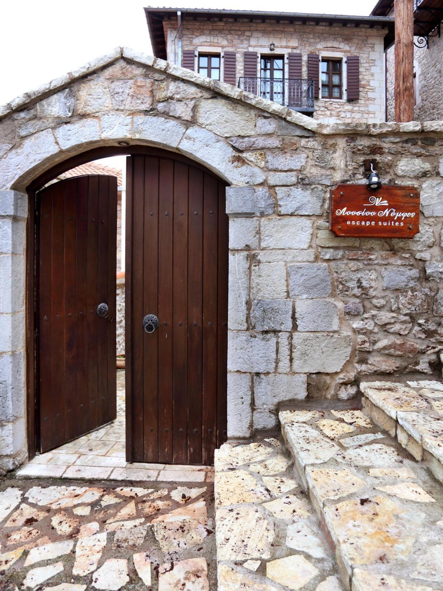 Lousiou Nymphes Escape Suites Dimitsana Bagian luar foto