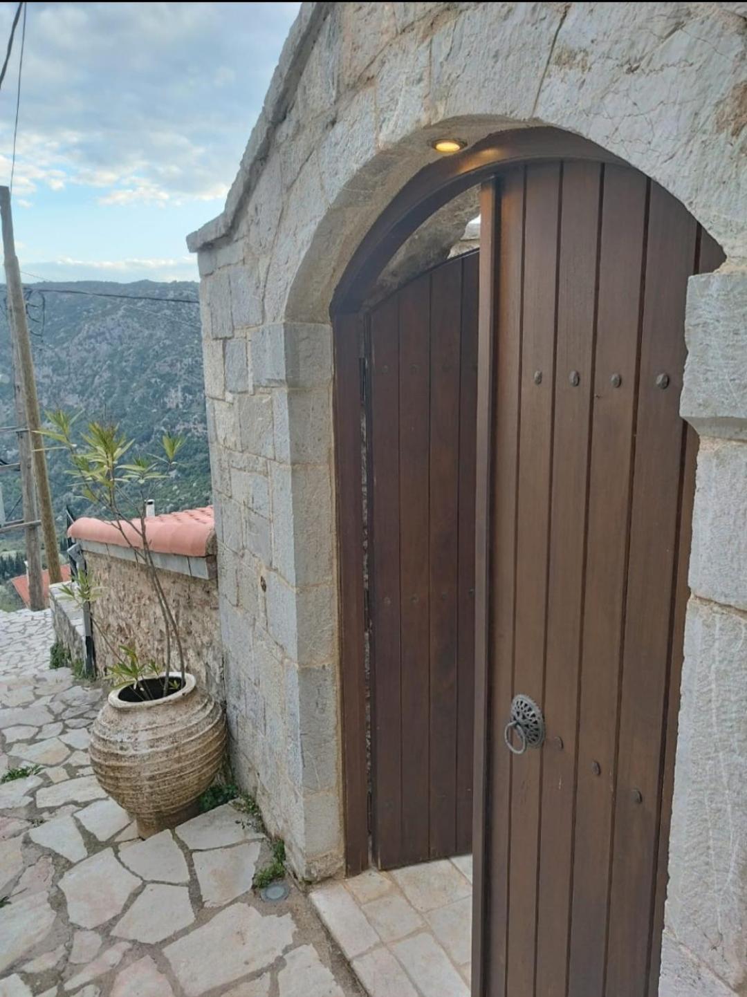 Lousiou Nymphes Escape Suites Dimitsana Bagian luar foto